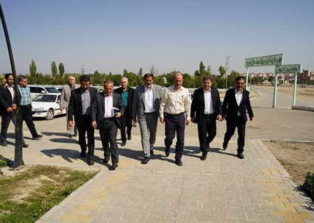 ببینید: بازدید میدانی معاون وزیر راه و شهرسازی و مدیرعامل شرکت بازآفرینی شهری ایران و هیئت همراه از بافت و بناهای تاریخی و محدوده بافت‌های ناکارآمد و سکونتگاه‌های غیررسمی شهر و شرکت در جلسه ستاد بازآفرینی شهری استان اردبیل