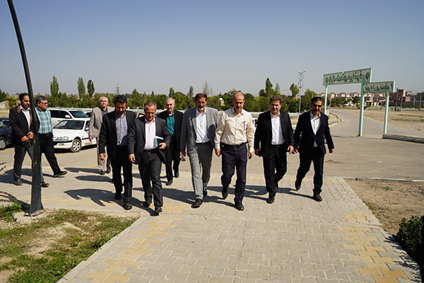 ببینید: بازدید میدانی معاون وزیر راه و شهرسازی و مدیرعامل شرکت بازآفرینی شهری ایران و هیئت همراه از بافت و بناهای تاریخی و محدوده بافت‌های ناکارآمد و سکونتگاه‌های غیررسمی شهر و شرکت در جلسه ستاد بازآفرینی شهری استان اردبیل