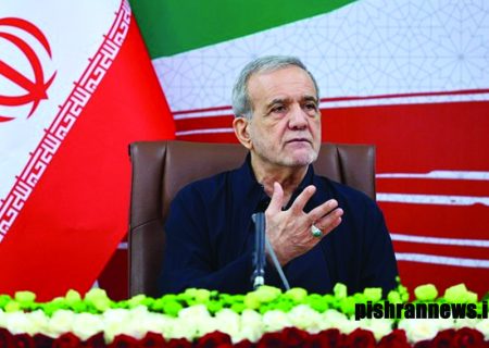دشمن برای بهم ریختن کشور تلاش کرد اما با هدایت رهبری ایستادیم